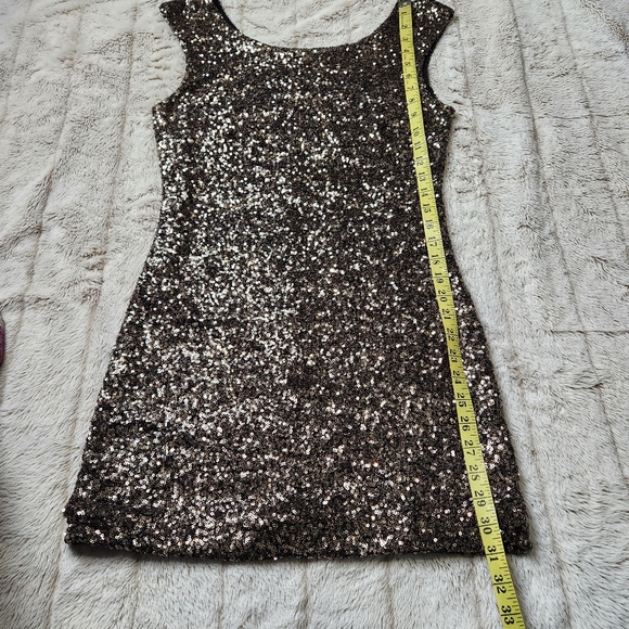 Size M Gold Sequin mini dress Scoop neck sleeveless gold black color MINKPINK - Picture 13 of 15